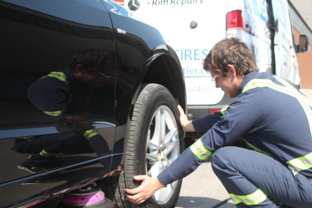 Tire Butler knows that a car that is sitting in the garage is a car that isn't making money. Customers with fleets of 5-400 vehicles can take advantage of the tailor-made sales and service packages we've put together with input from clients, leasing companies, and tire distributors. Payment is welcome from ARI, Element, and all Fleet accounts.